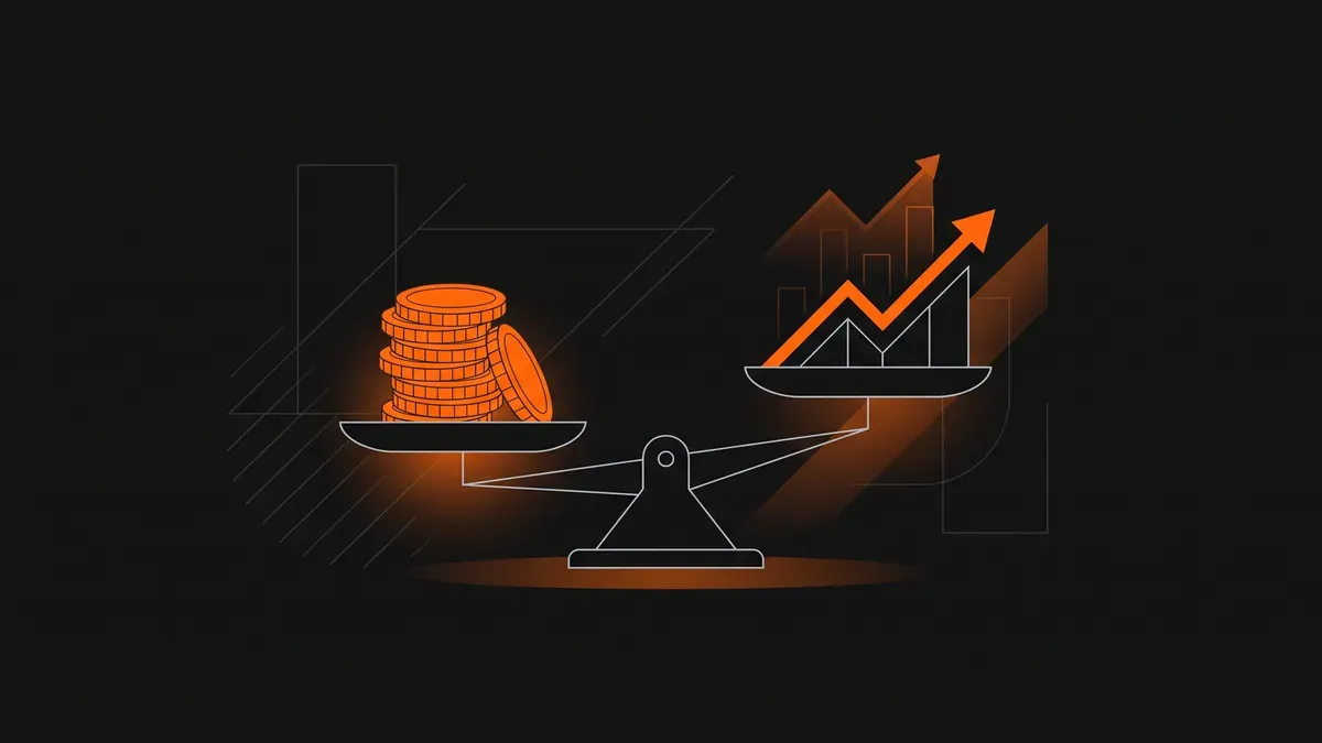 Illustration d'une balance qui met en équilibre une pile de pièces orange et un graphique de croissance avec des flèches ascendantes